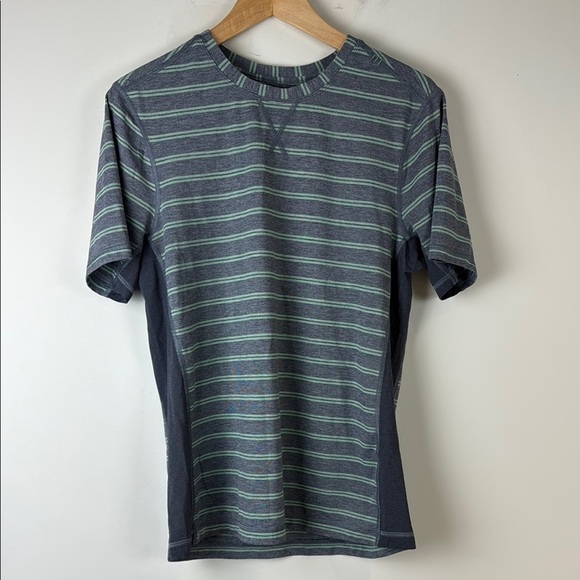Lululemon Men's Striped Shirt Size Medium - Picture 1 of 5
